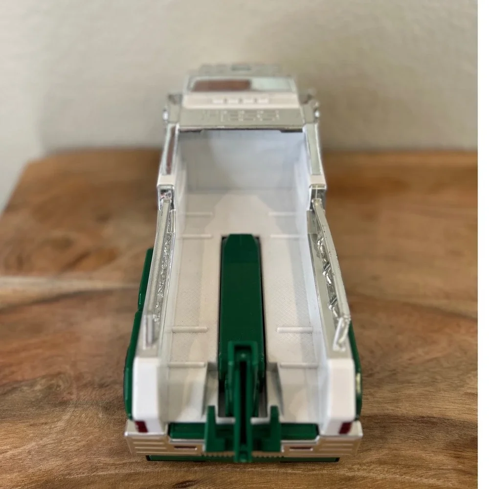 Hess Toy Truck Flatbed with‎ Ramp Green White Chrome Collectible Vehicle